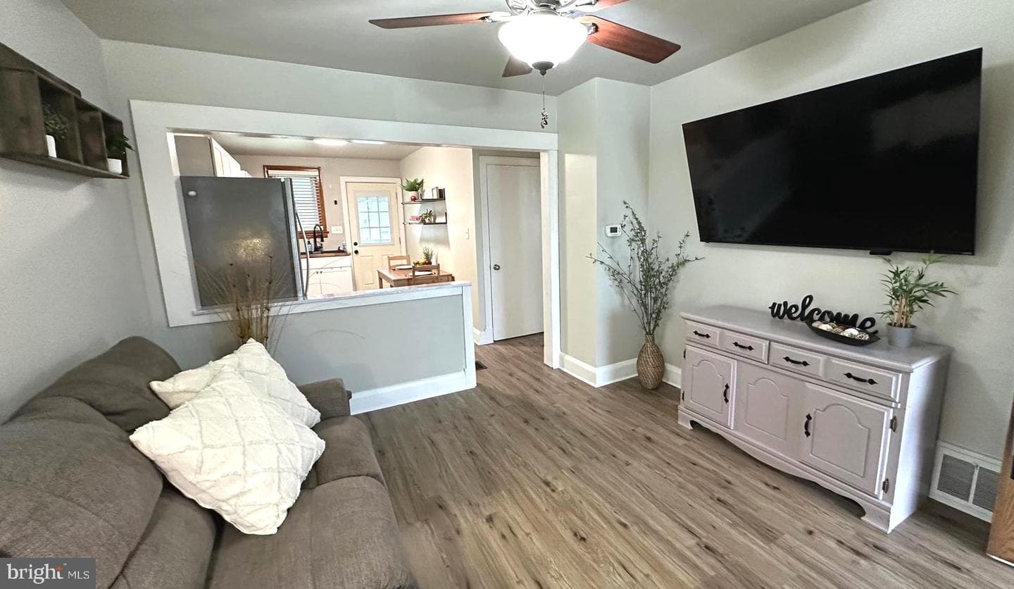 89 Wise Avenue photo 9
