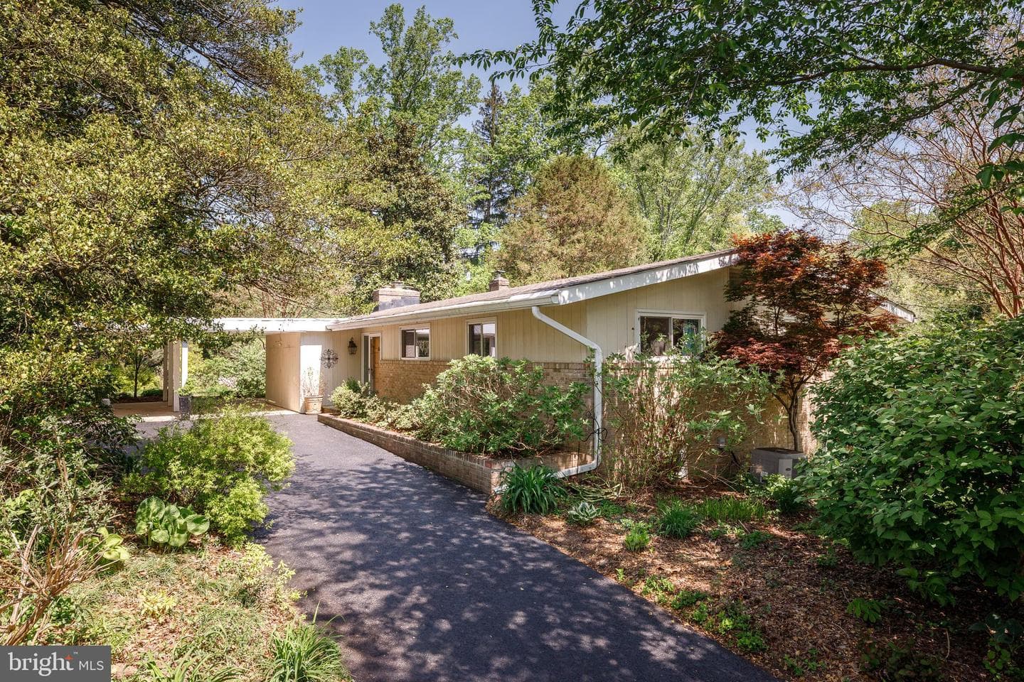 3915 Longmoor Circle
