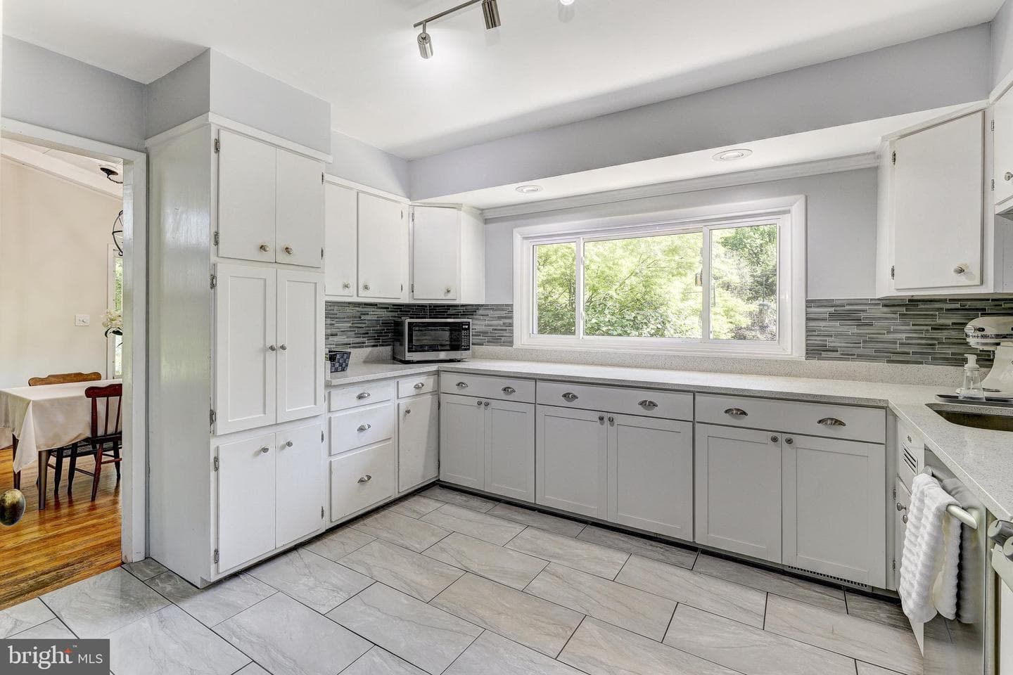 3915 Longmoor Circle photo 15