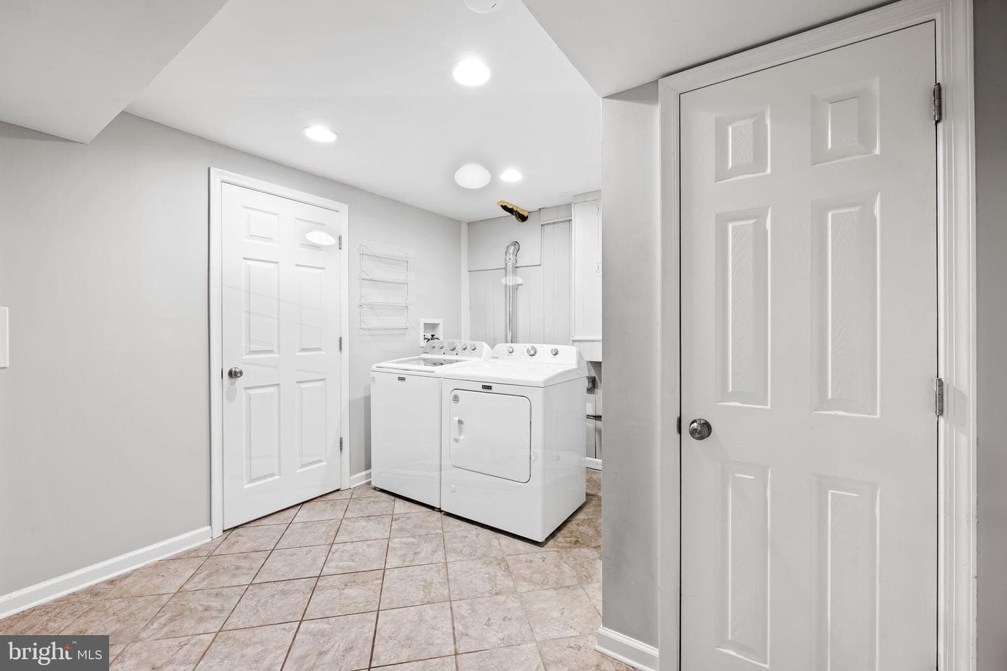 1817 Dunmere Road photo 23
