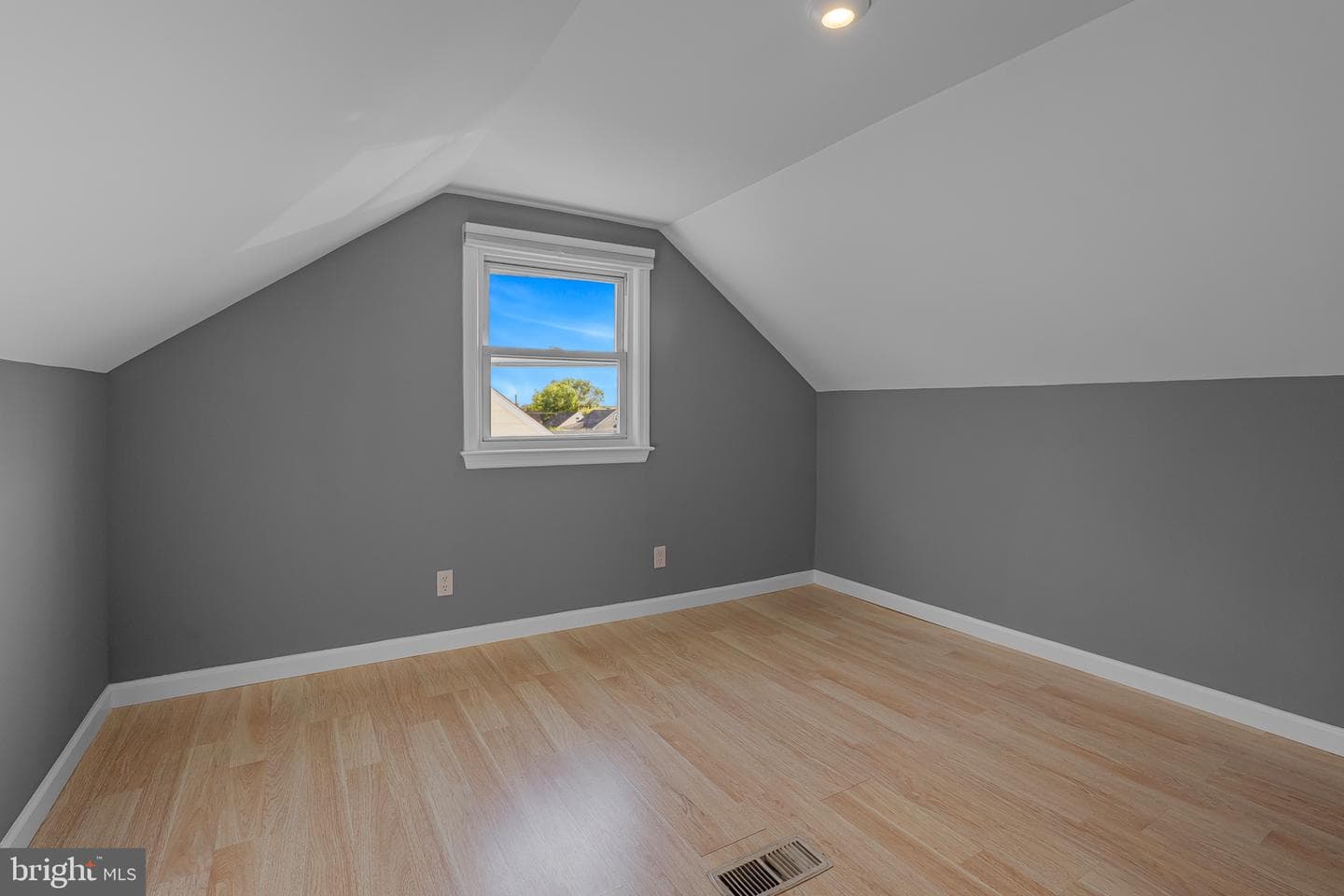 6815 Bessemer Avenue photo 16