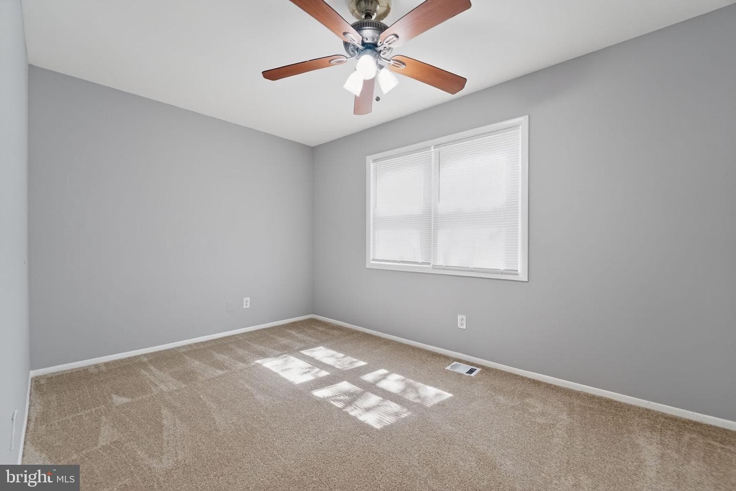 26 Maple Hollow Court photo 17