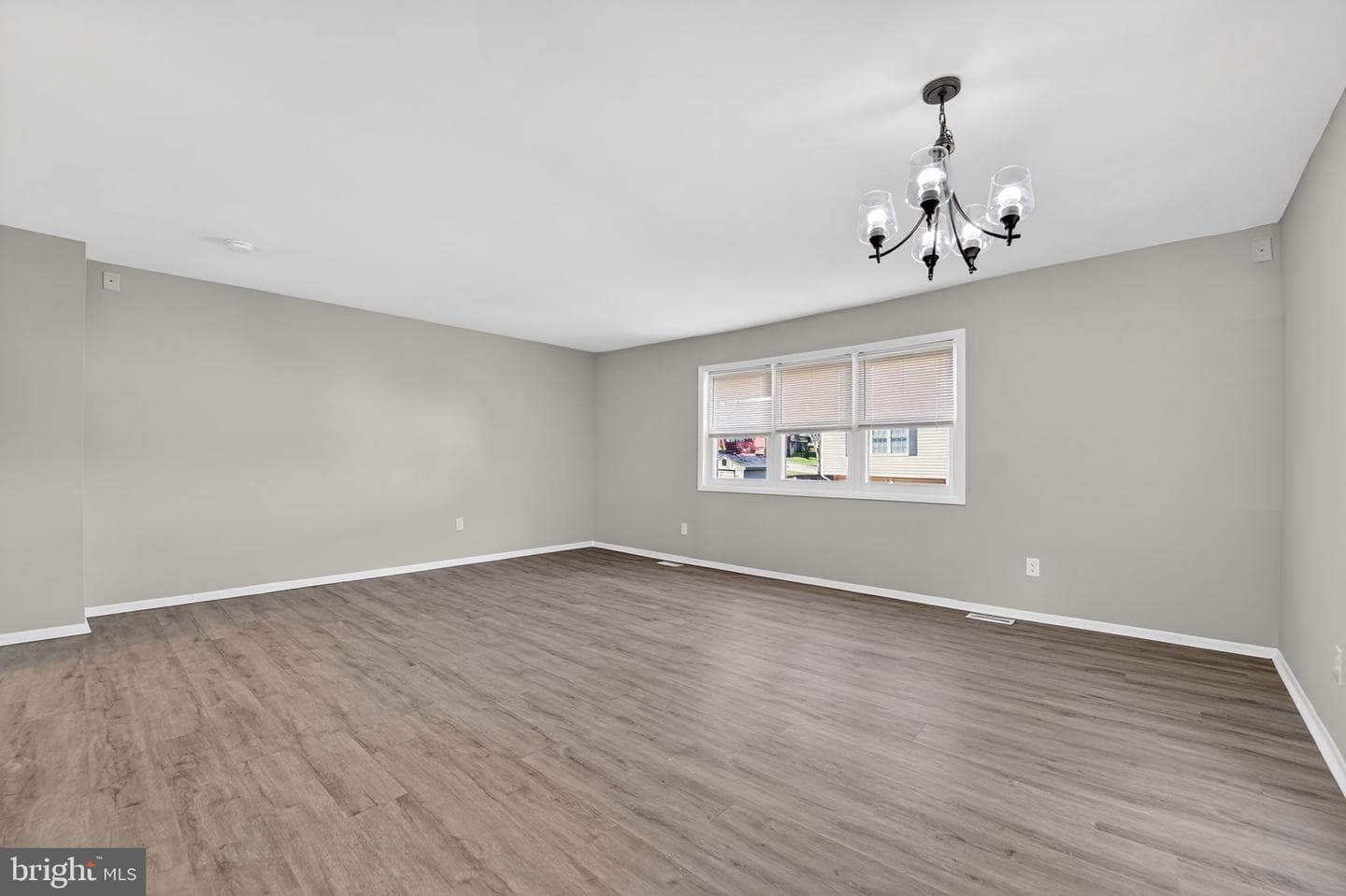 26 Maple Hollow Court photo 5