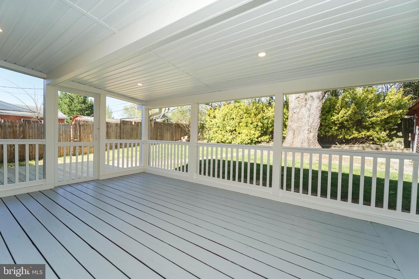 5916 Robindale photo 23