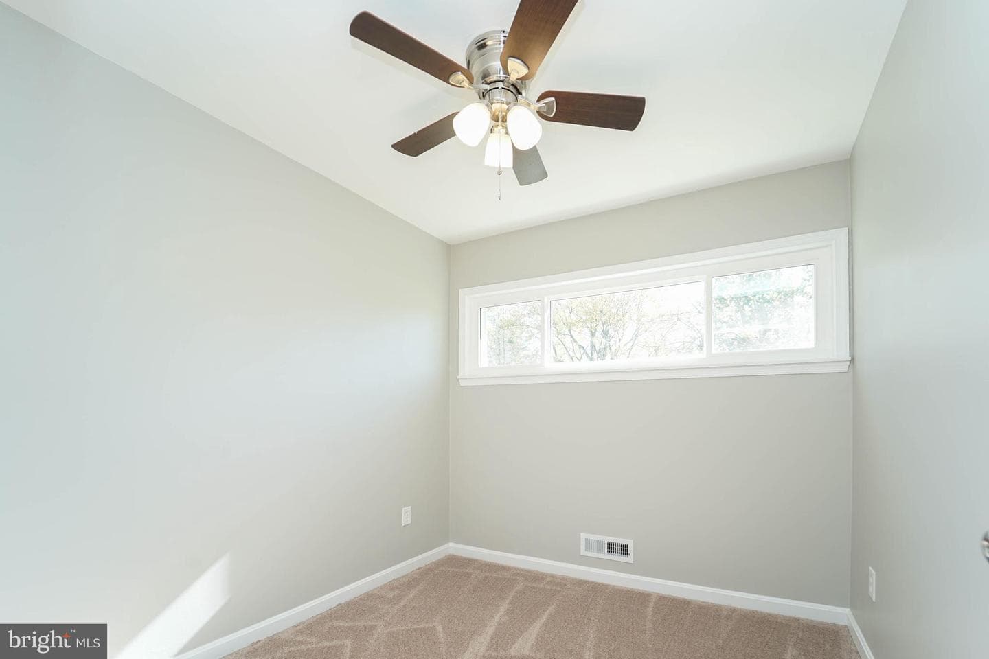 5916 Robindale photo 30