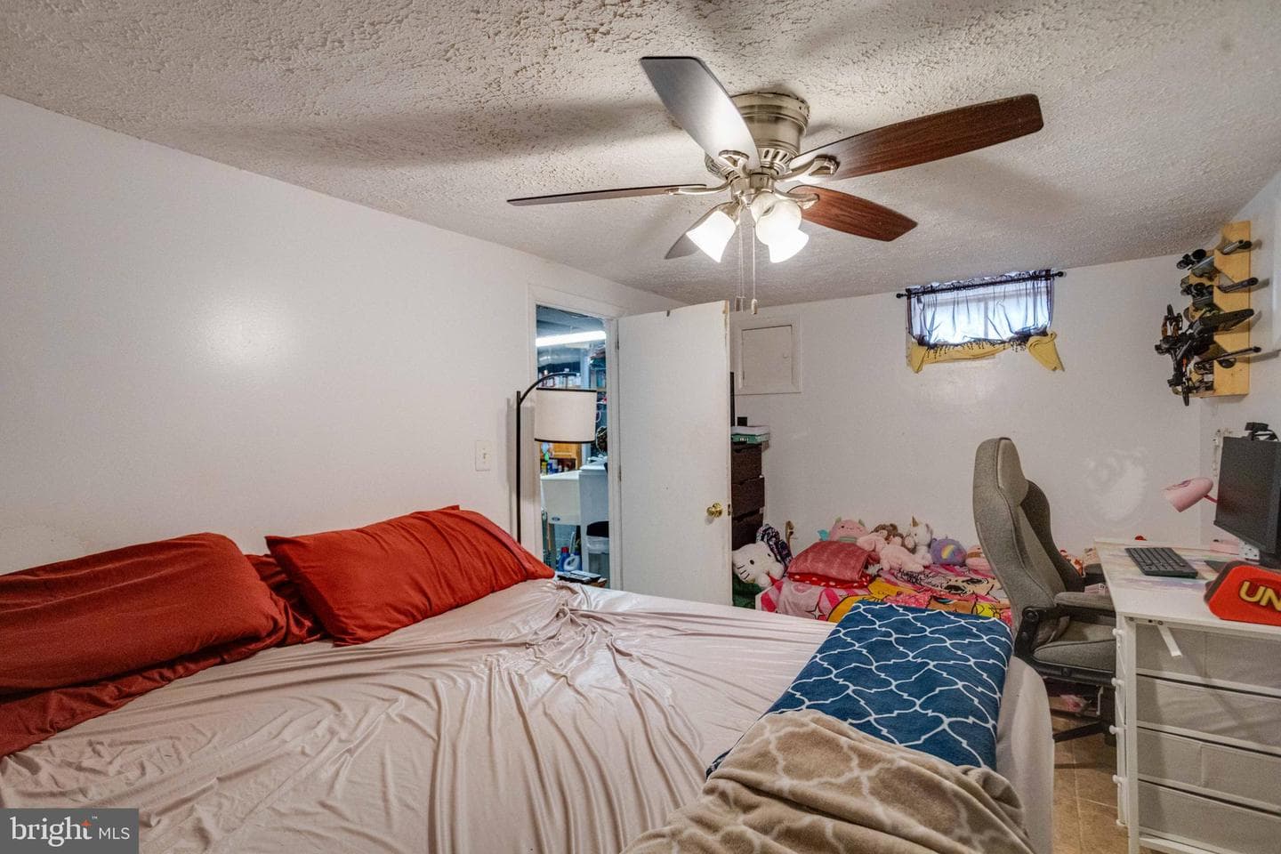 900 Renfrew Street photo 32