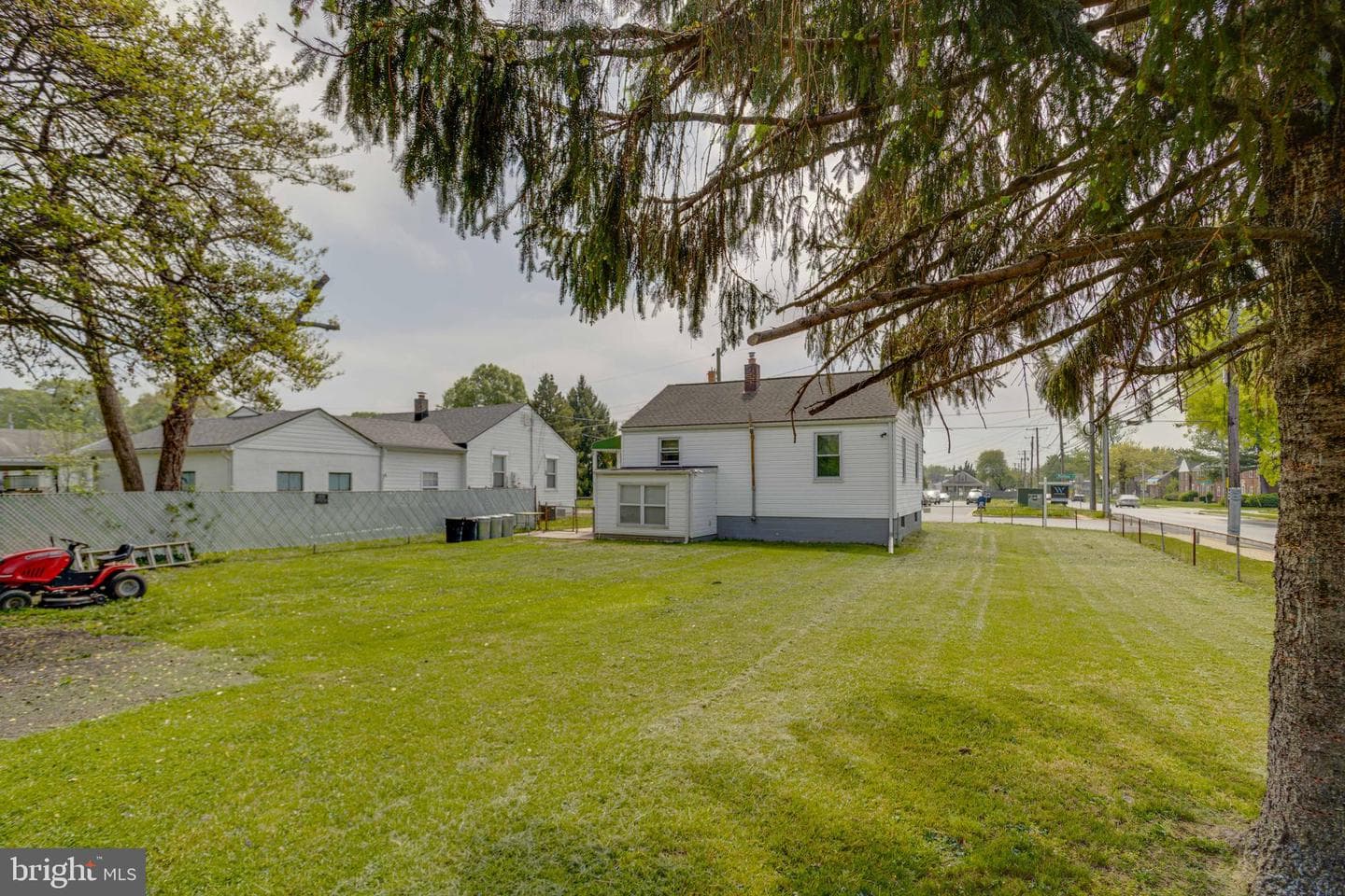 900 Renfrew Street photo 39