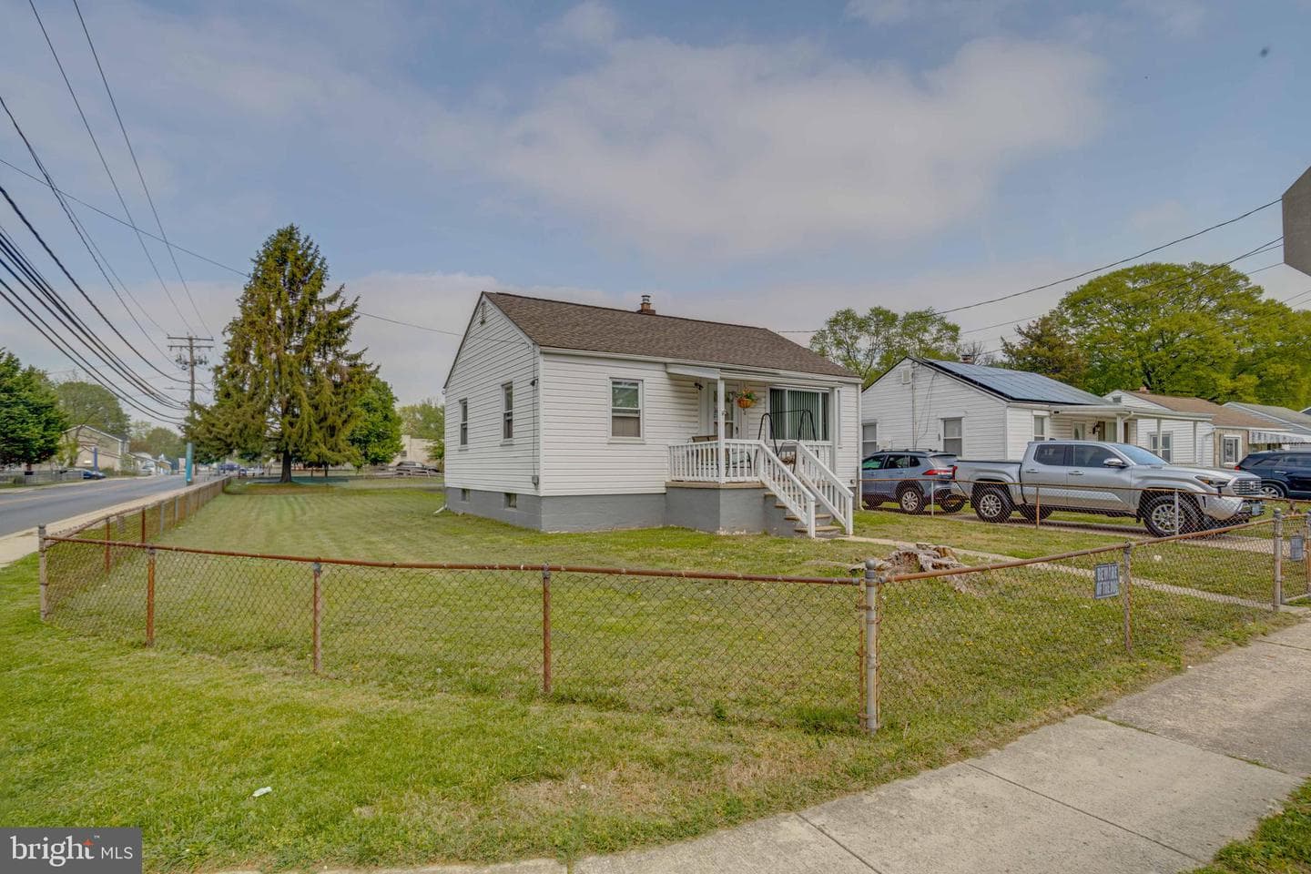 900 Renfrew Street photo 4