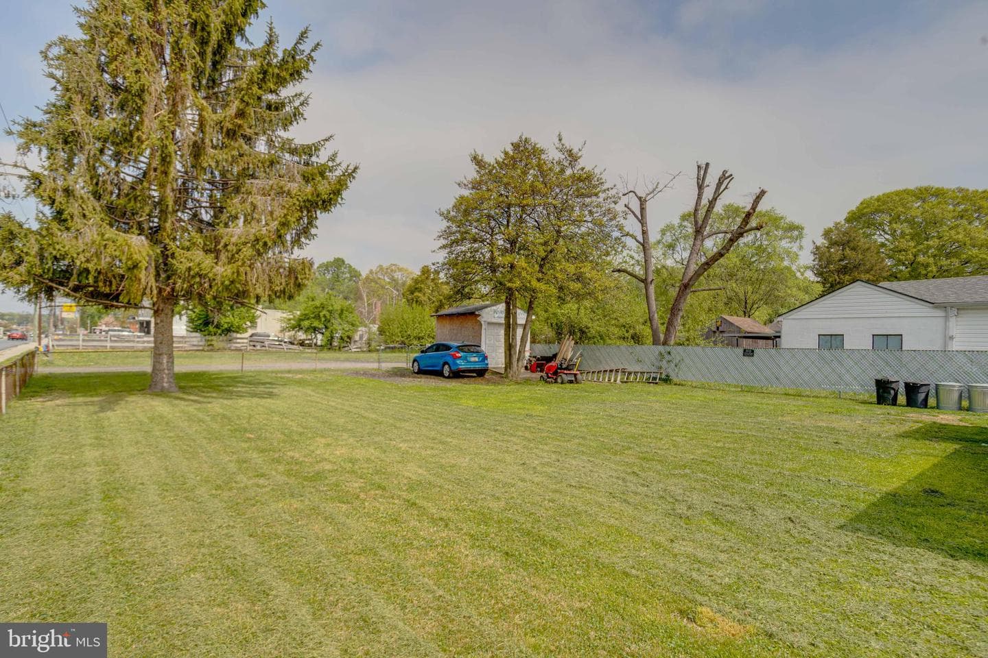 900 Renfrew Street photo 40