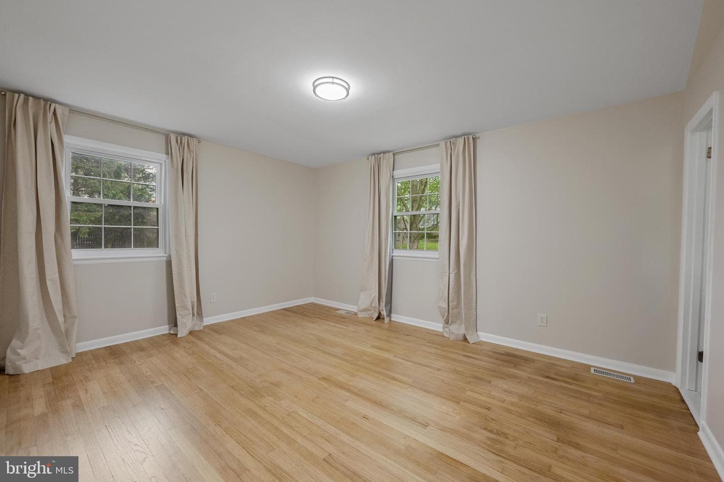 14009 Blenheim Road N photo 28
