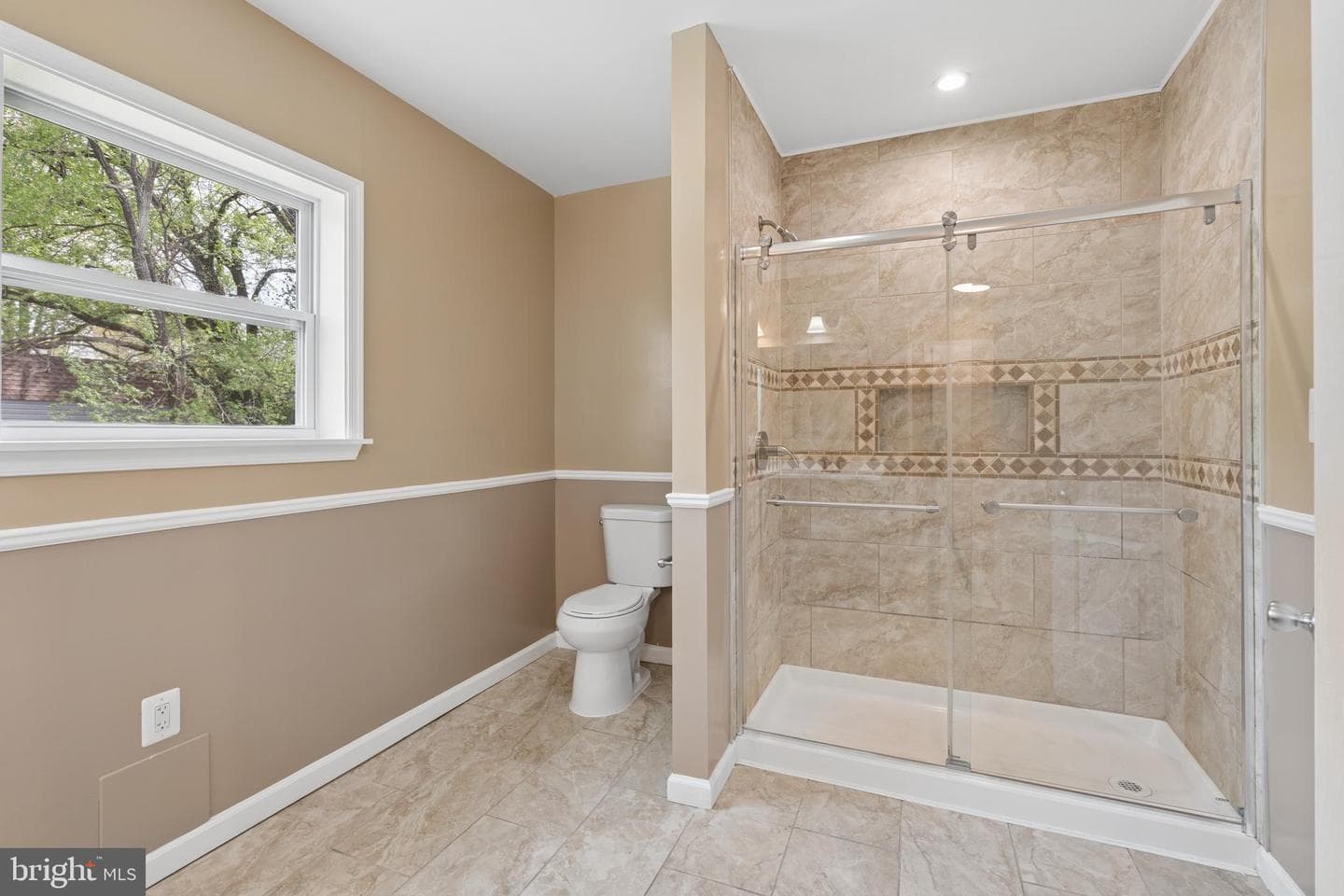 12437 Eastern Avenue photo 13