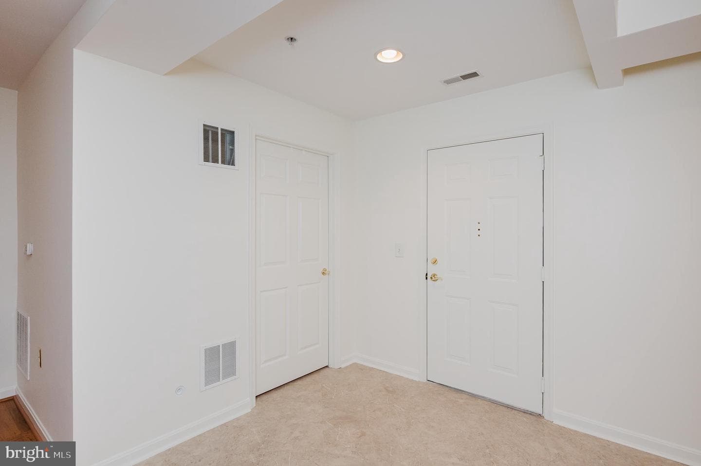 12240 Roundwood #105 photo 5
