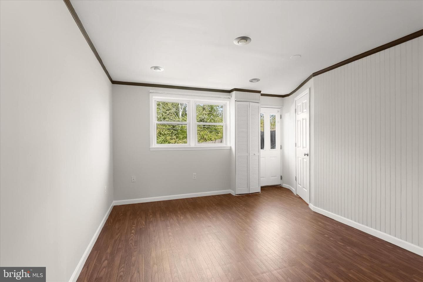 1111 Linden Avenue photo 26