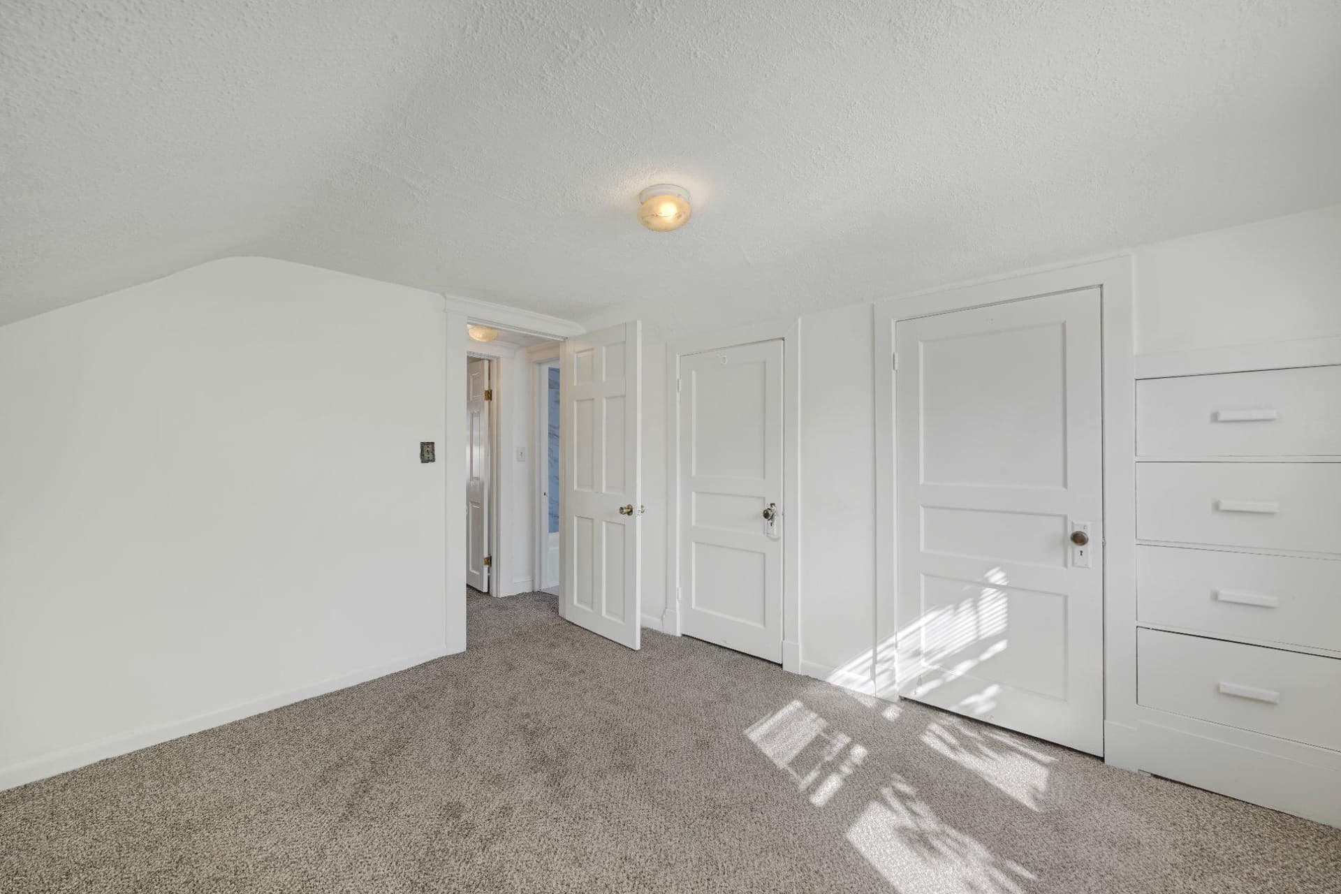 6417 Gilmore Street photo 31