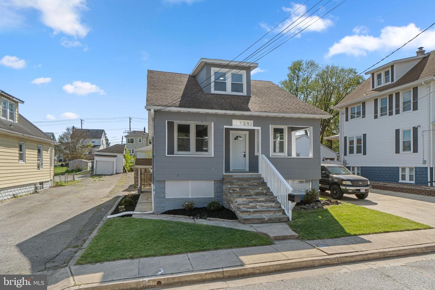 1229 North Avenue photo 2