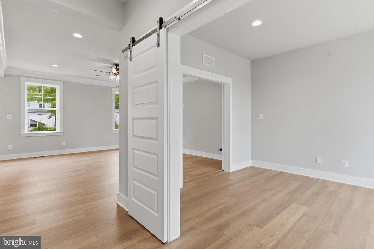 2028 William Avenue photo 32