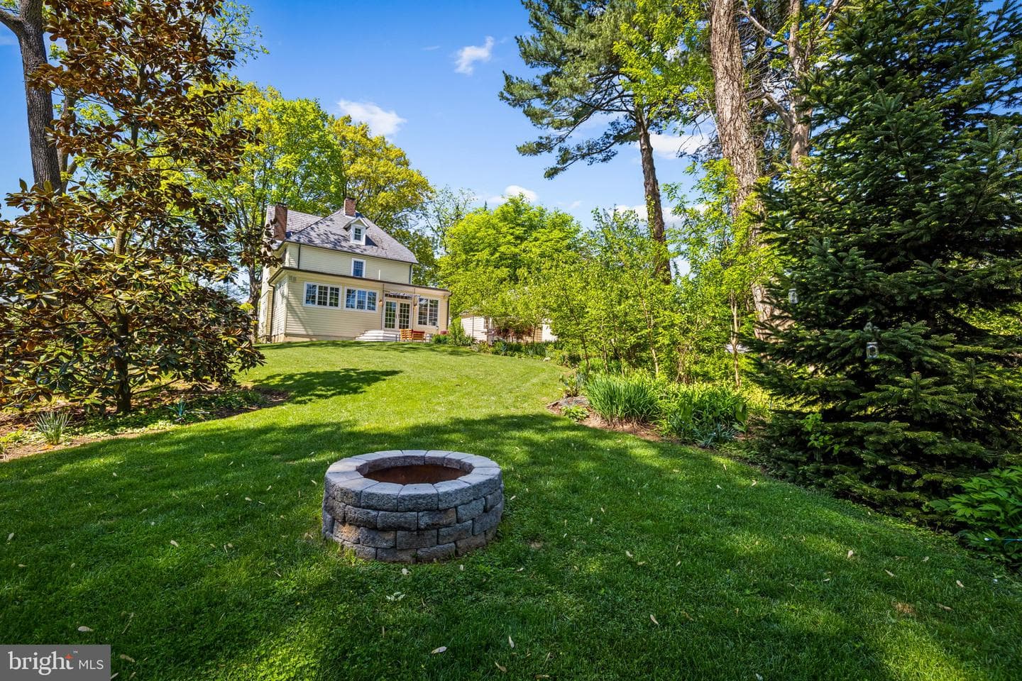 18 Beaumont Avenue photo 86