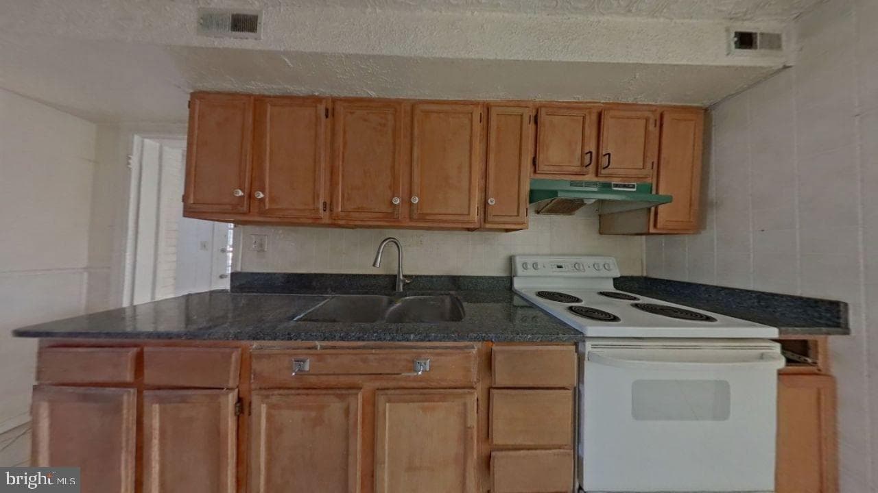 2716 Alderwood Avenue photo 10