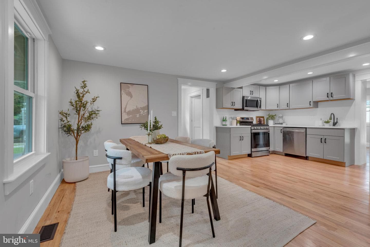 2121 Alvin Avenue photo 3