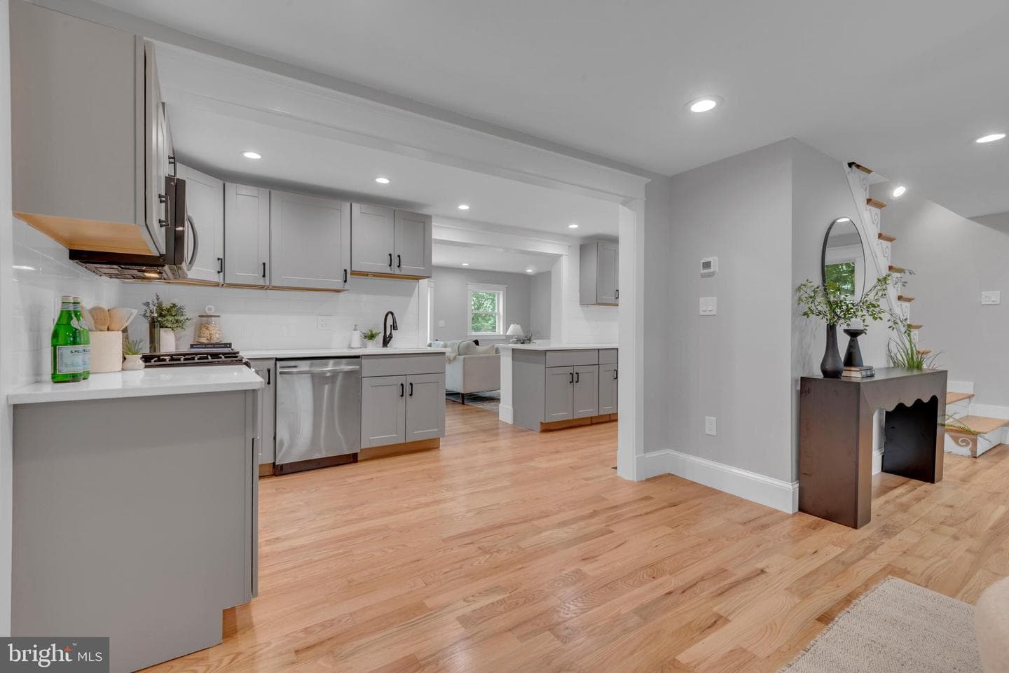 2121 Alvin Avenue photo 4