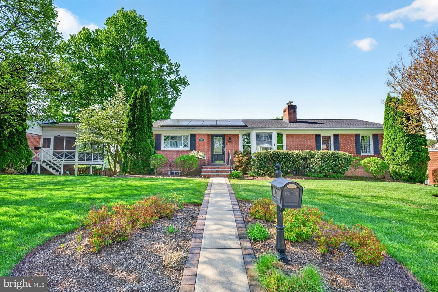 107 Martingale Road photo 3