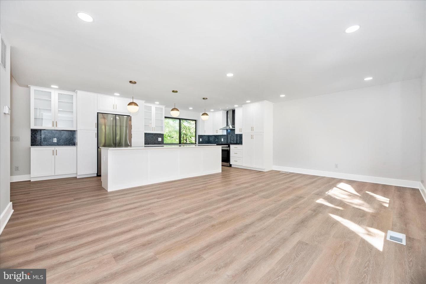 3747 Greenway Lane photo 10