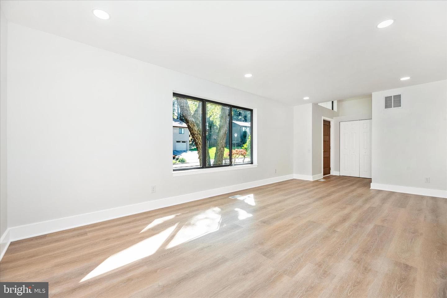 3747 Greenway Lane photo 12