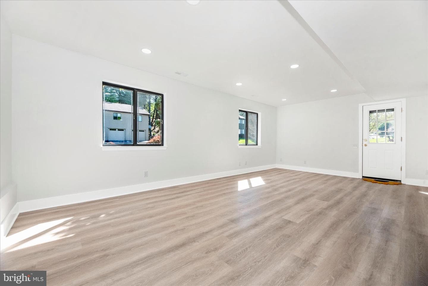 3747 Greenway Lane photo 31
