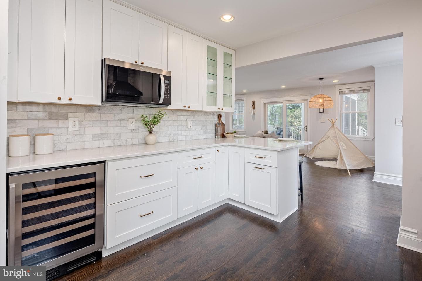 902 Kingston Road photo 10