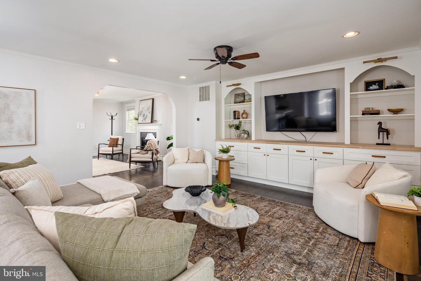 902 Kingston Road photo 11
