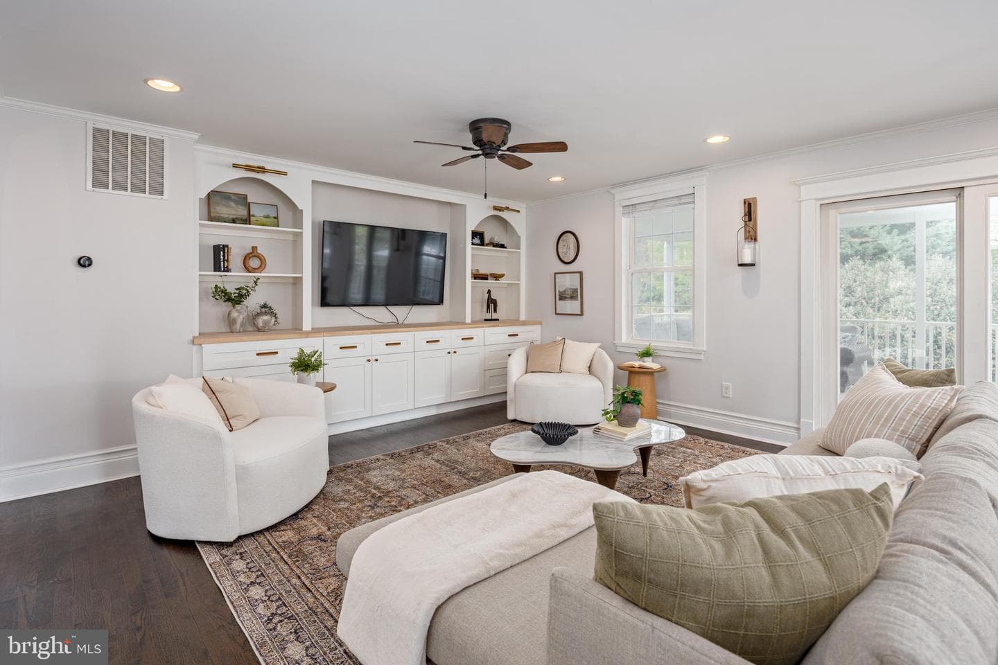 902 Kingston Road photo 12
