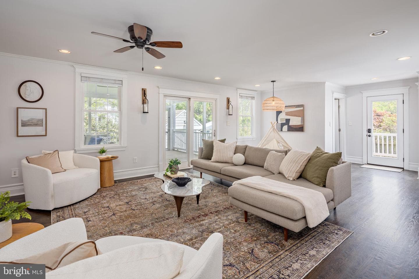 902 Kingston Road photo 13