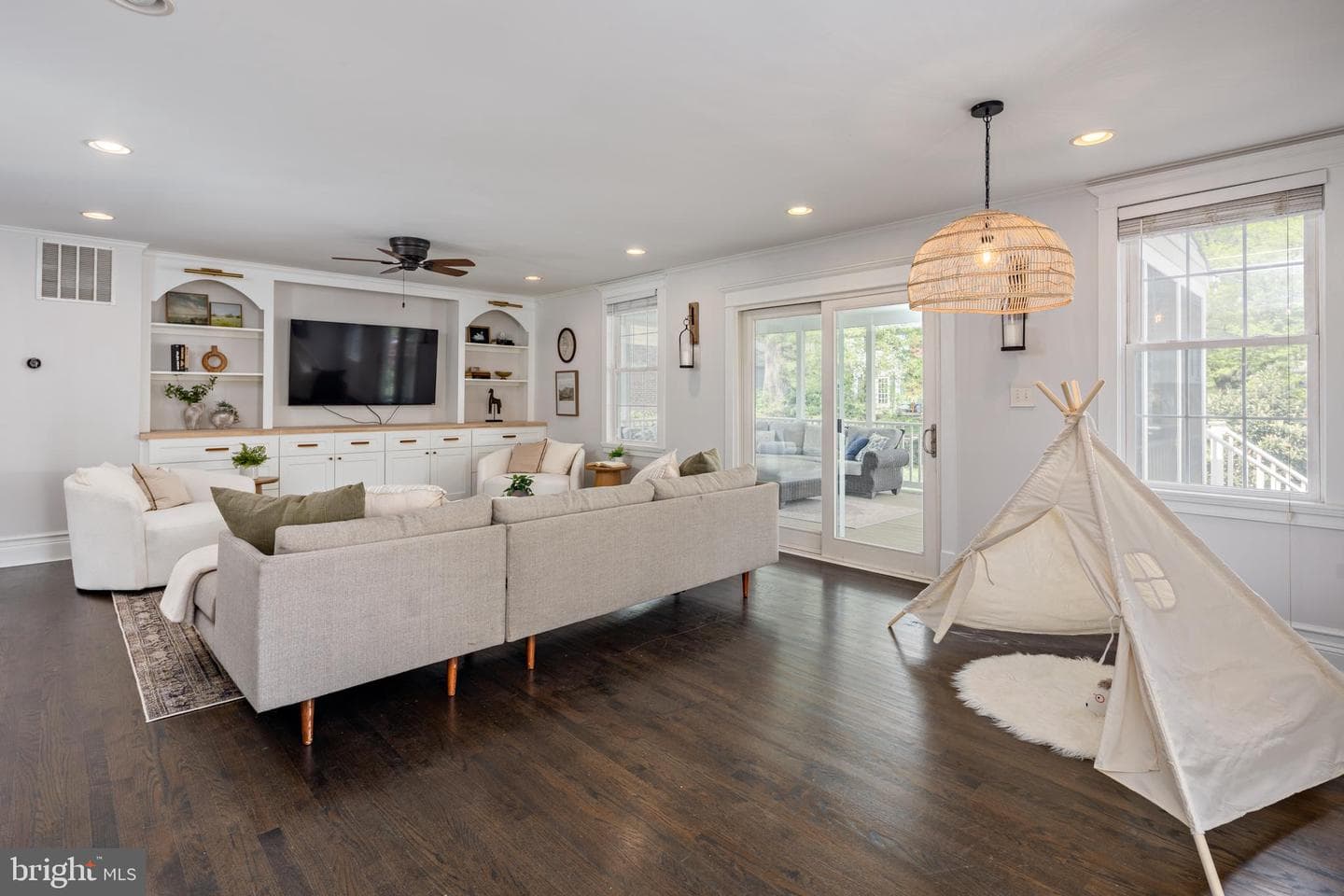 902 Kingston Road photo 14