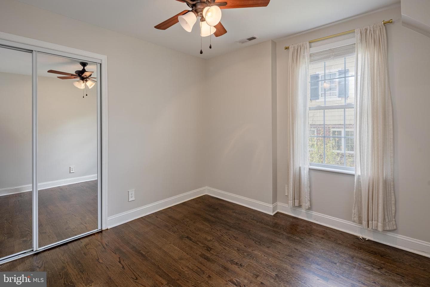 902 Kingston Road photo 25