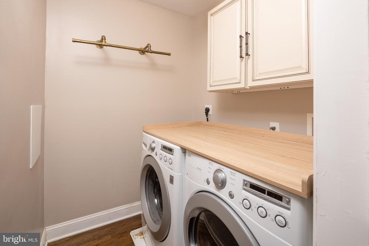 902 Kingston Road photo 30