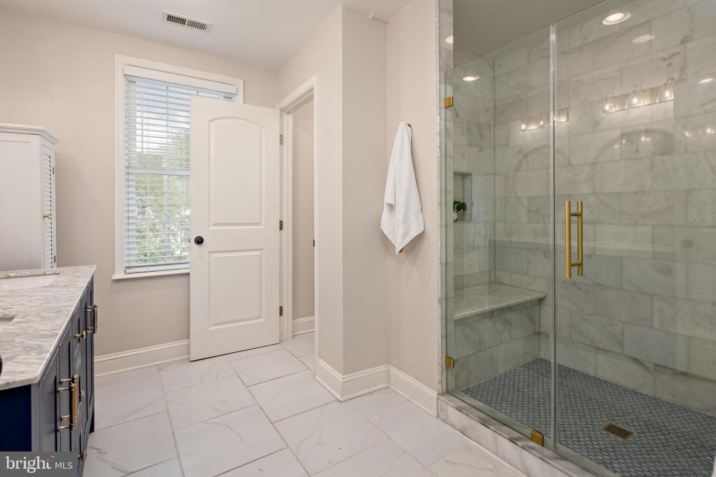 902 Kingston Road photo 31