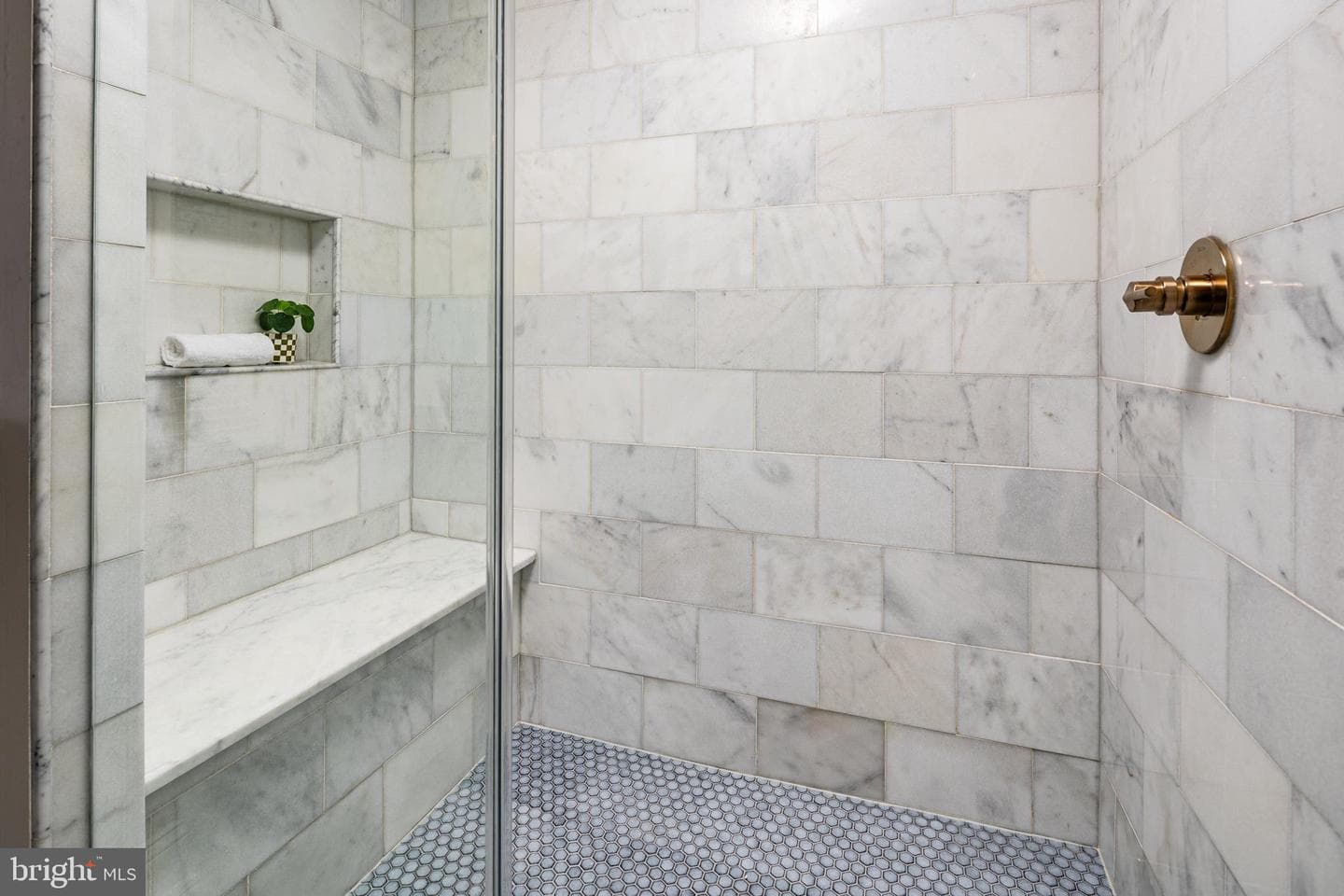 902 Kingston Road photo 35