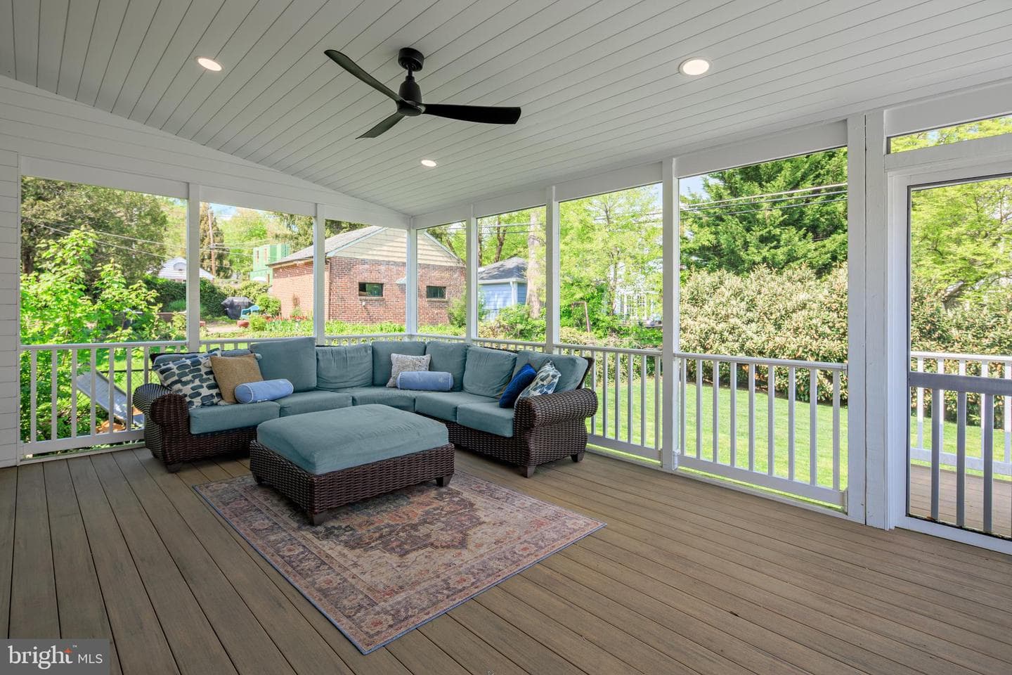 902 Kingston Road photo 42