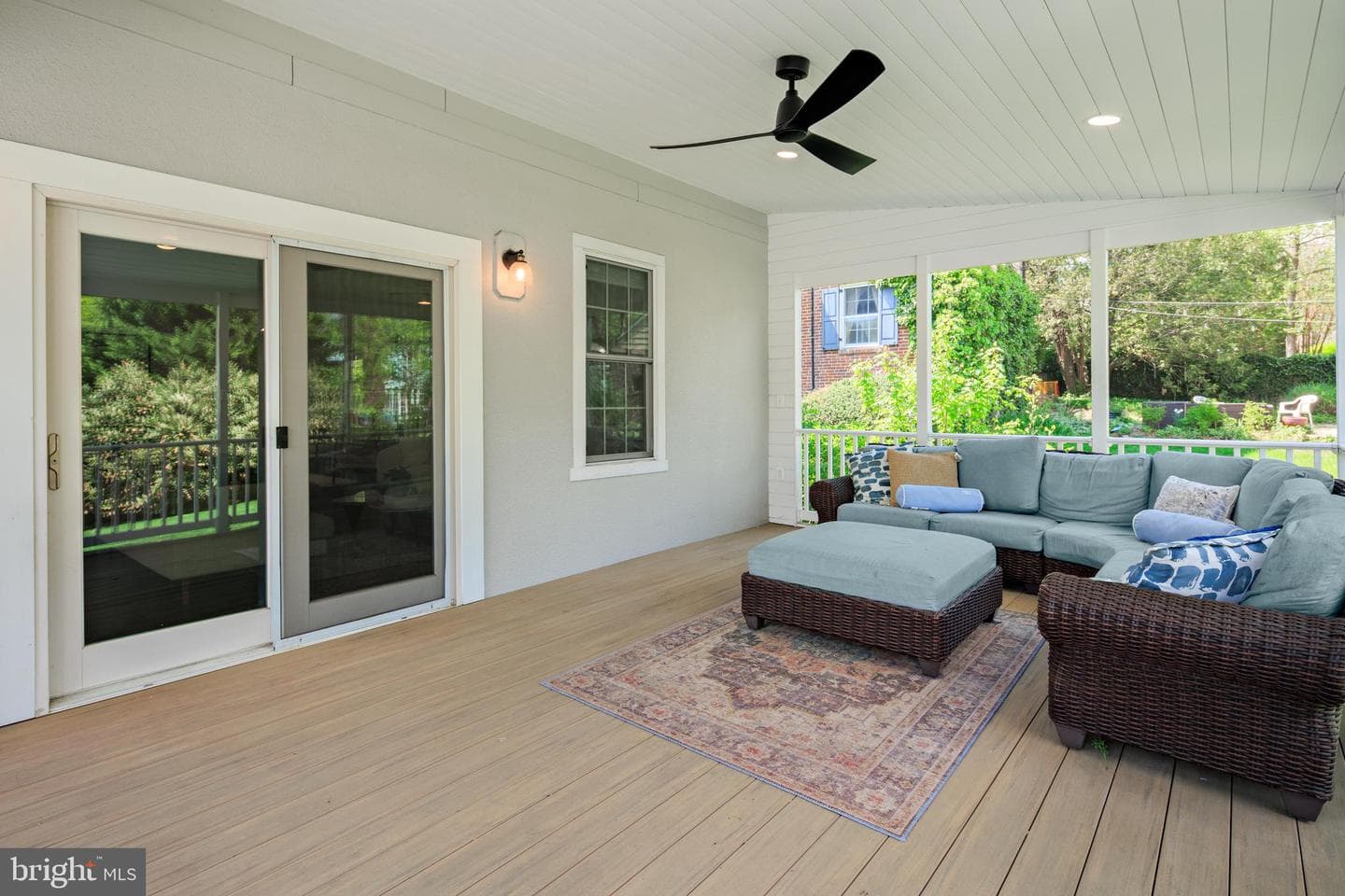 902 Kingston Road photo 44