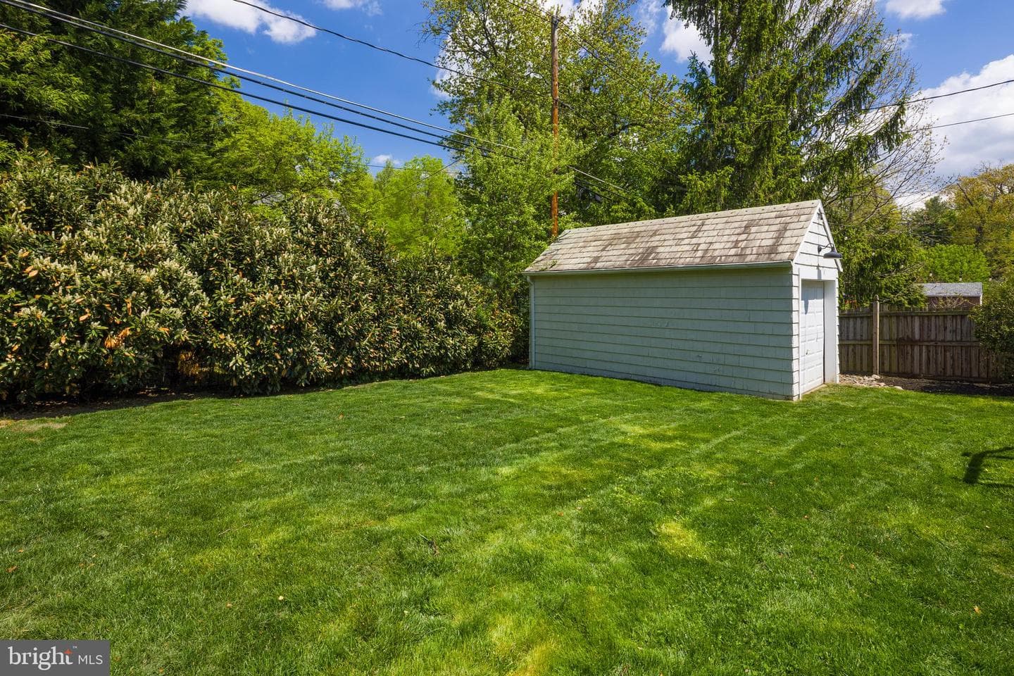 902 Kingston Road photo 46