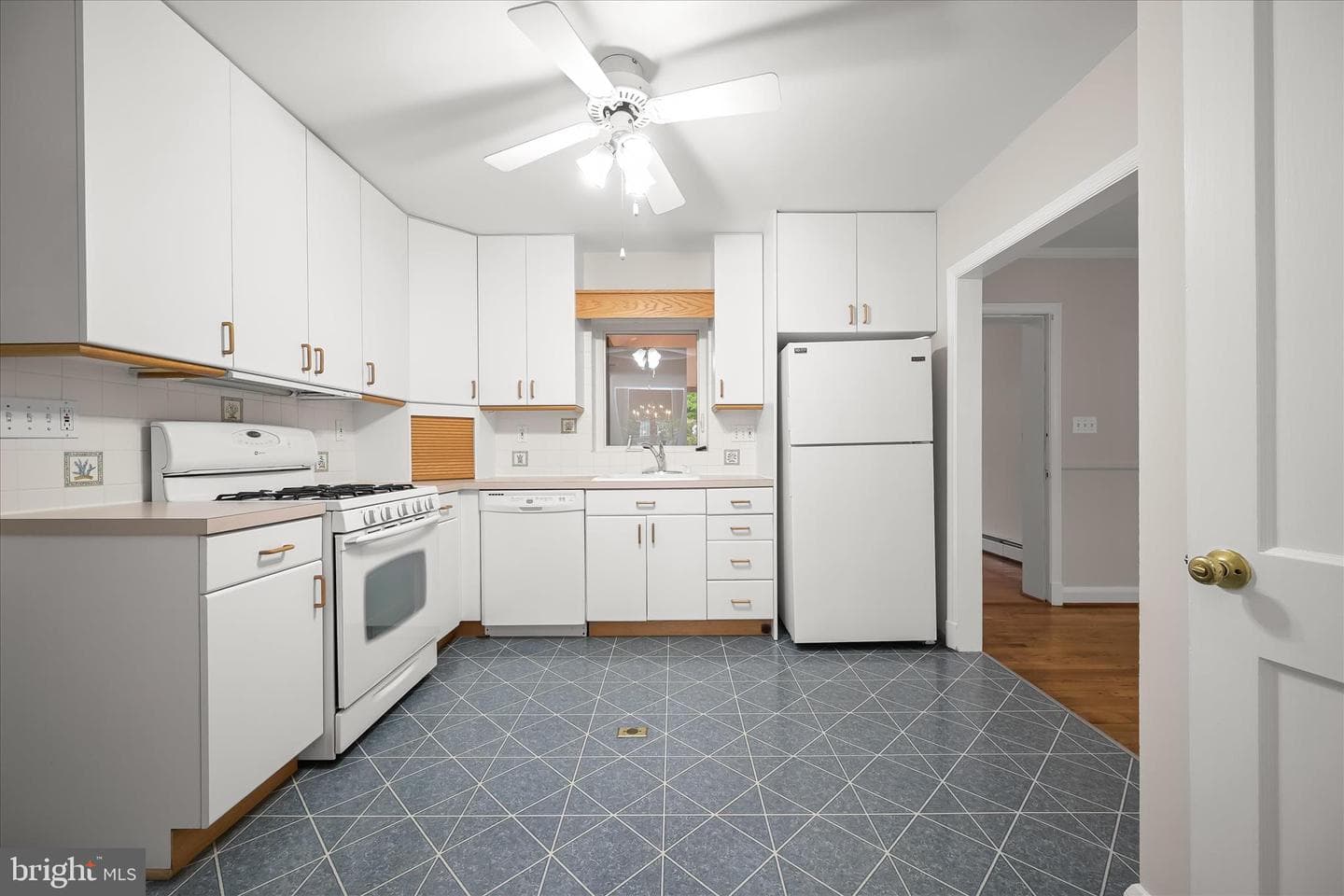 11 Seminole Avenue photo 9