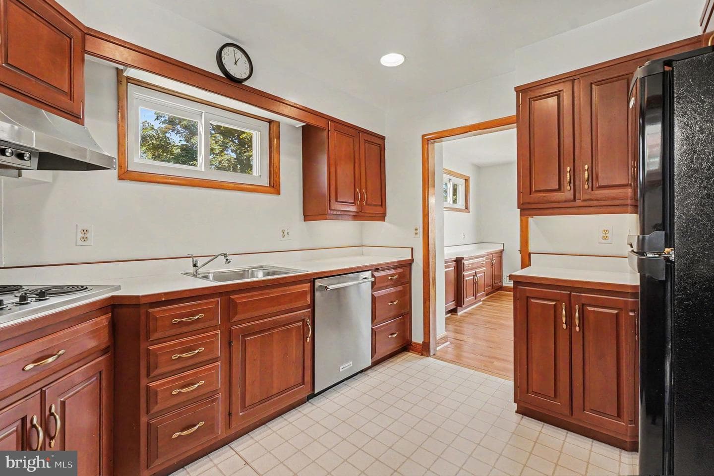 9204 Snyder Lane photo 12