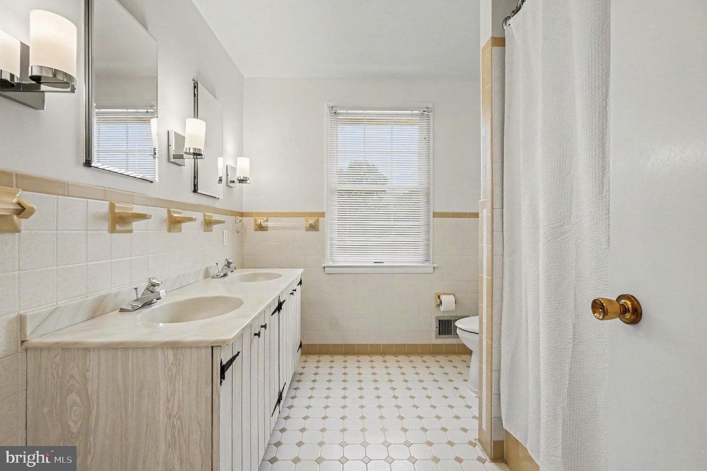 9204 Snyder Lane photo 25