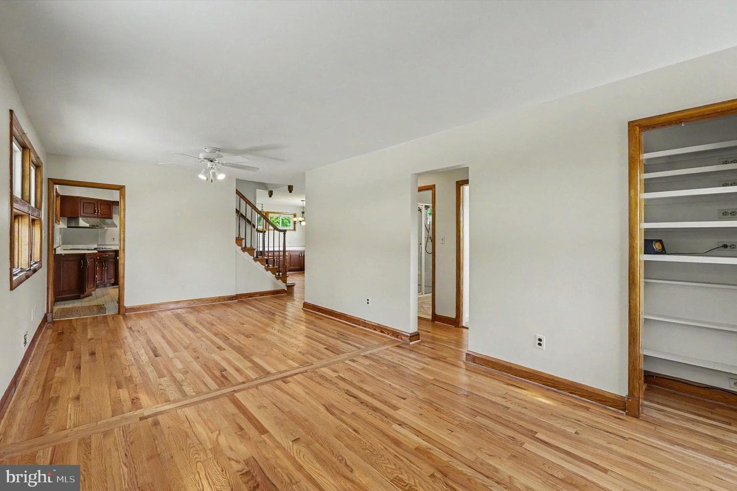 9204 Snyder Lane photo 4