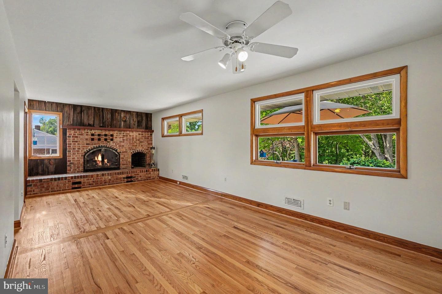 9204 Snyder Lane photo 5