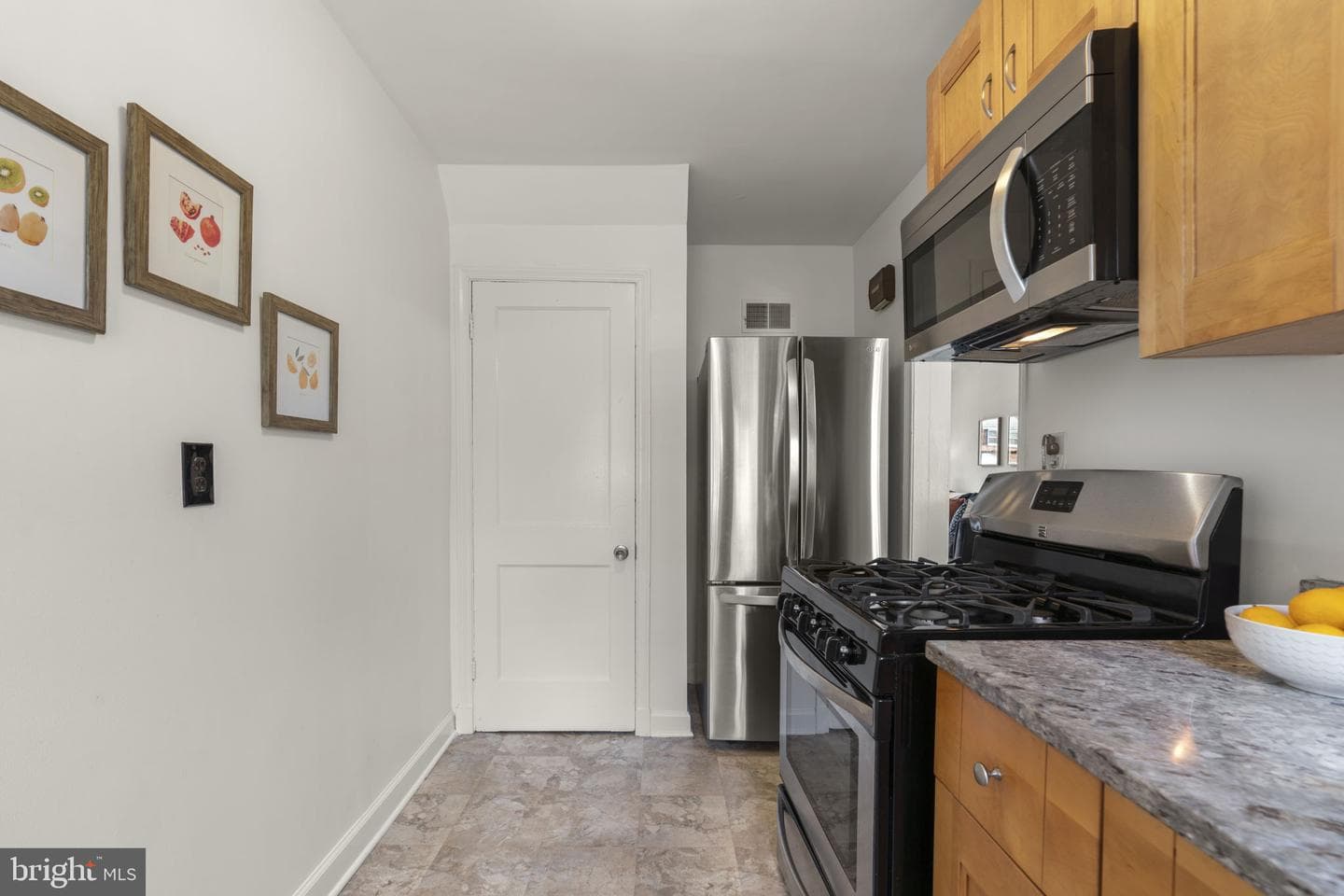 1245 Brewster Street photo 12
