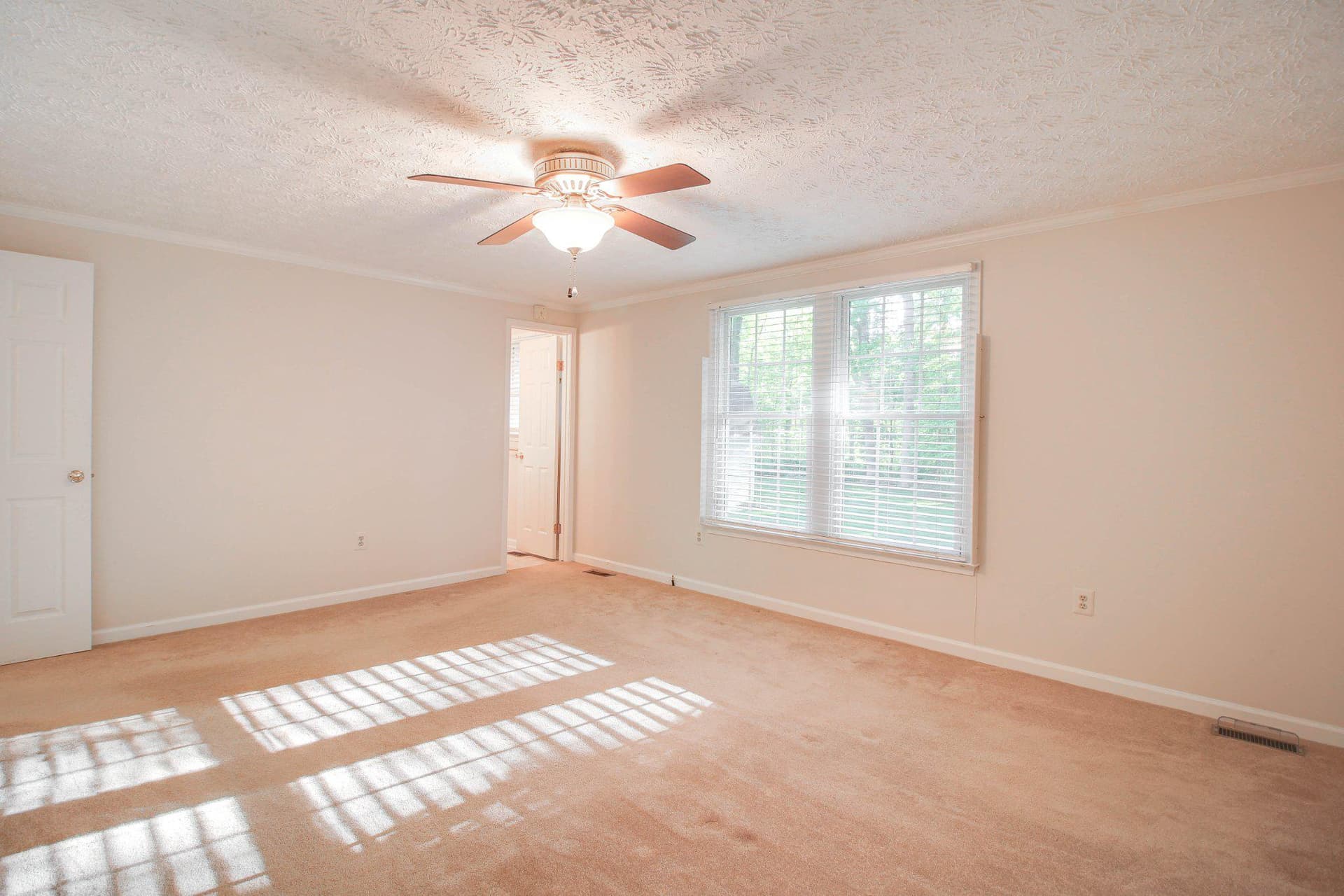 1010 Hilton Avenue photo 15