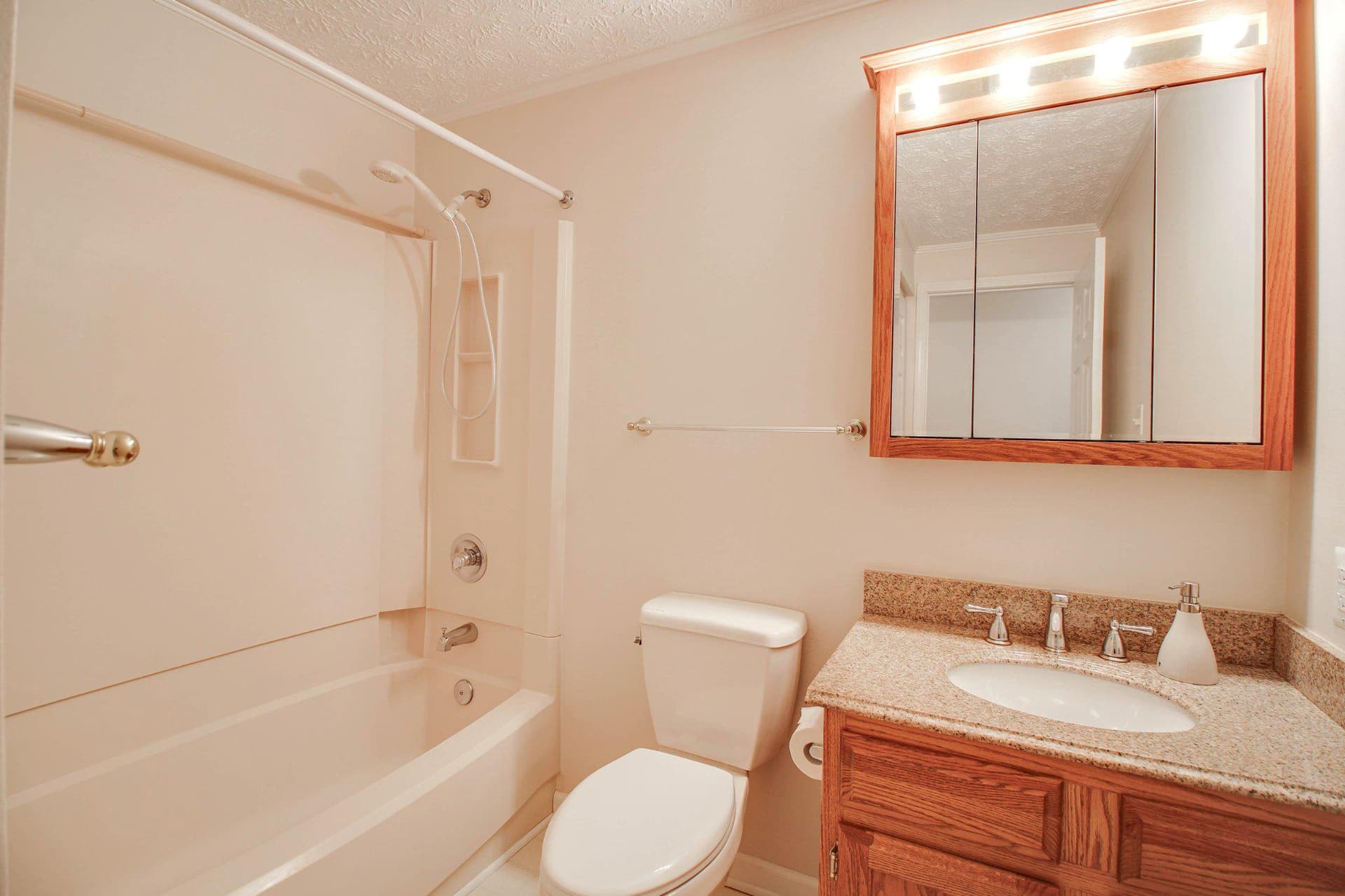 1010 Hilton Avenue photo 20