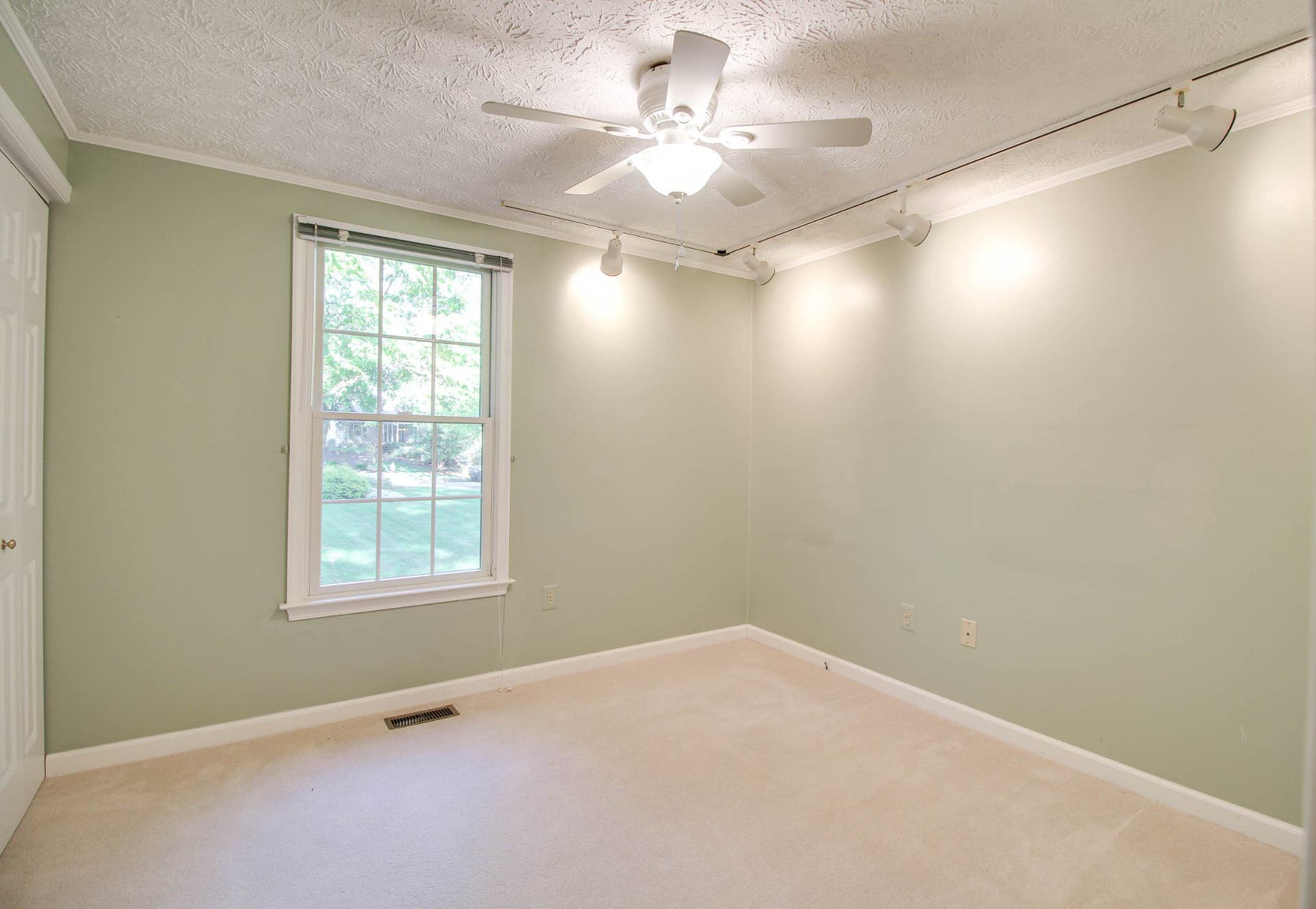 1010 Hilton Avenue photo 23