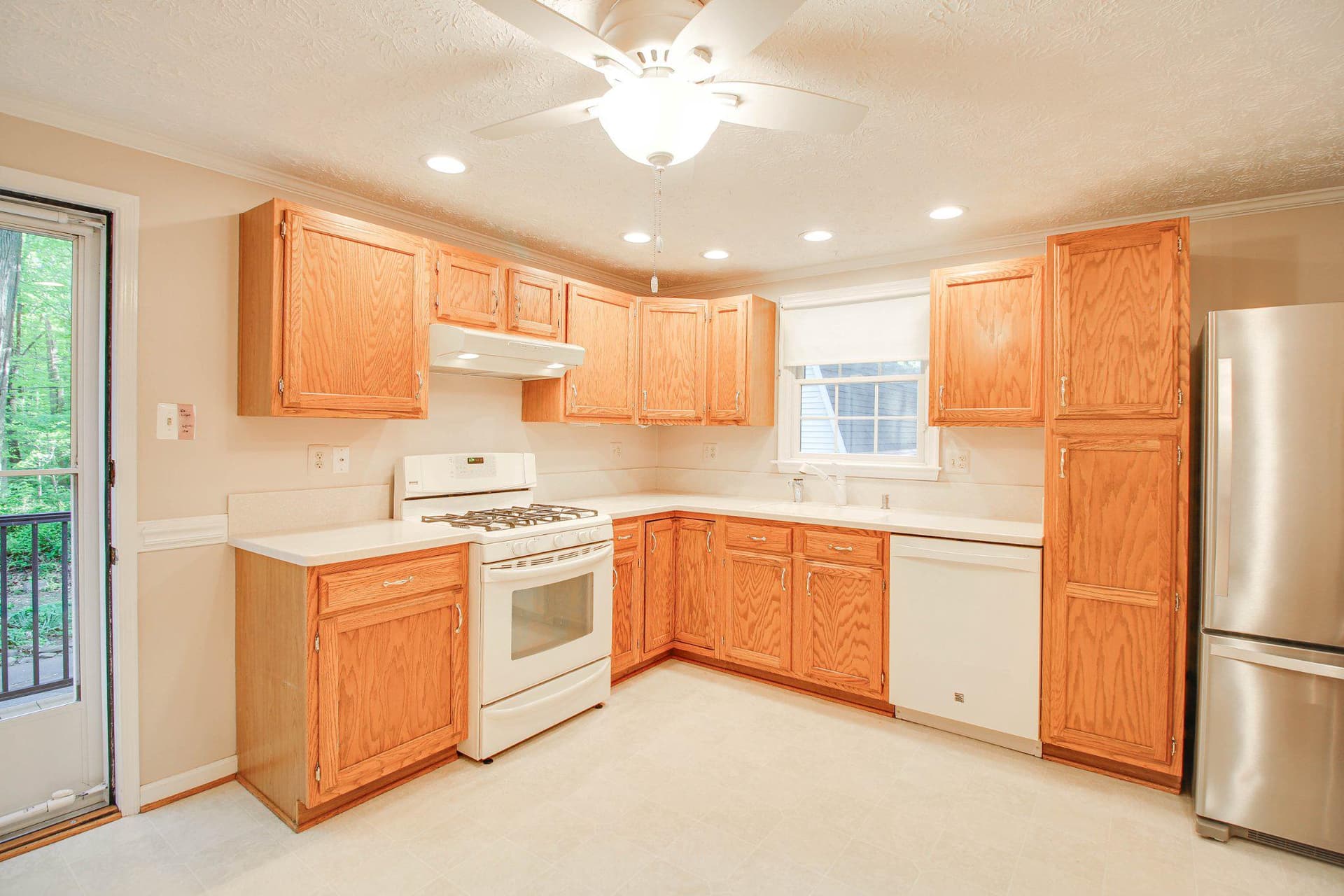 1010 Hilton Avenue photo 6